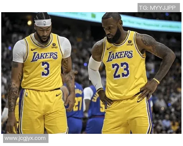 詹姆斯队长引领足球明星新潮流展现运动精神与团队合作魅力